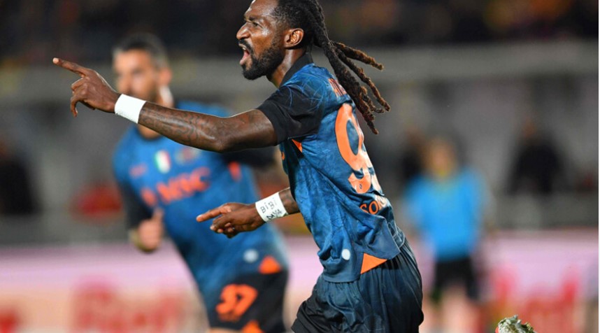 نابولي يهزم ليتشي ويعزز موقعه في صدارة الدوري الإيطالي