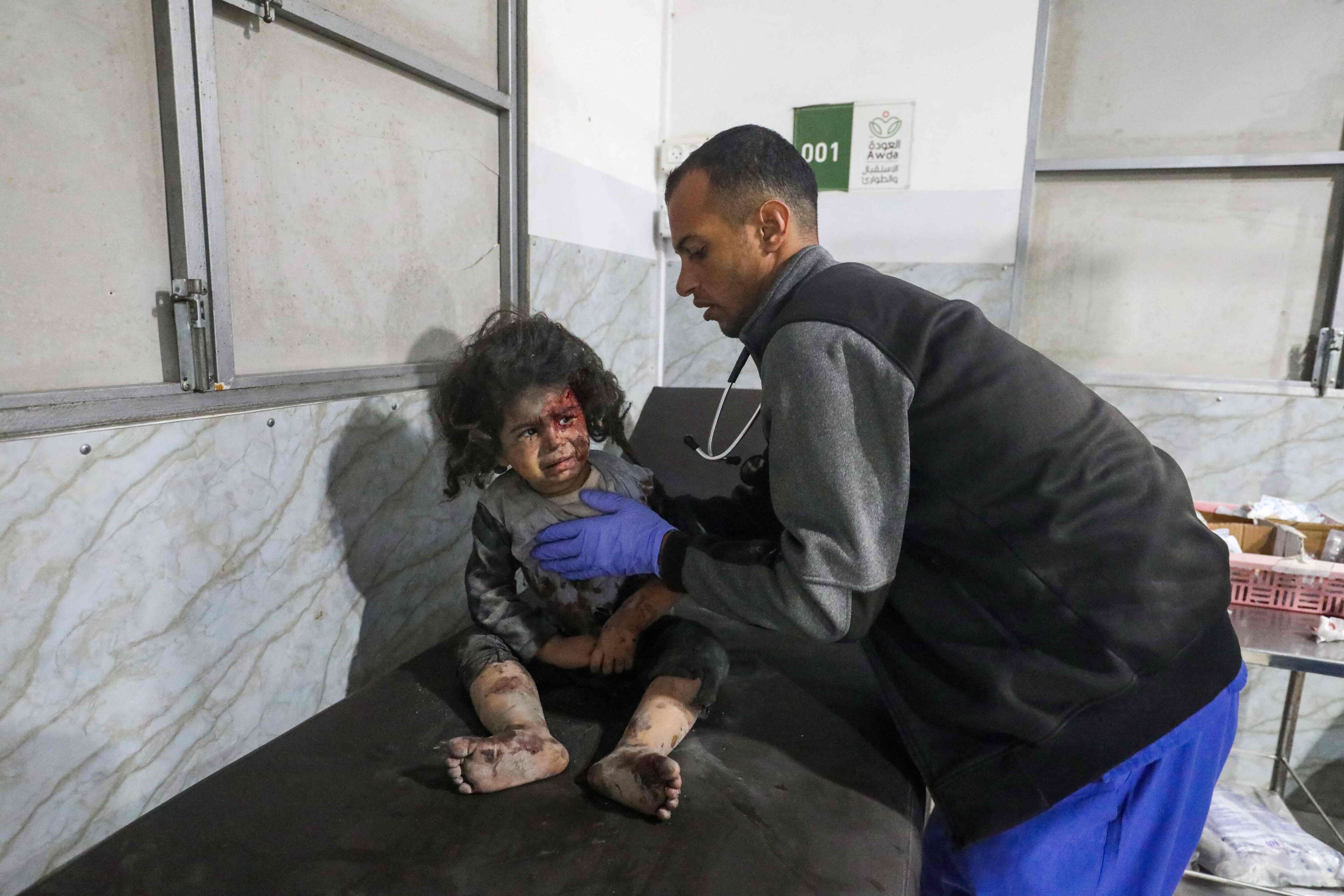 63 شهيدًا بينهم 24 طفلًا في غارات للاحتلال على منازل وخيام نازحين في قطاع غزة