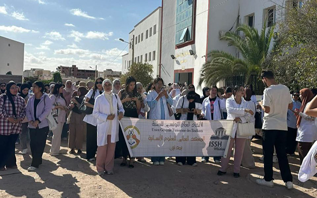 مدنين : عدد من طلبة شعبة علوم التربية والتعليم يعلنون الدخول في إضراب  مفتوح  للمطالبة ب"حقهم في إجراء التربص الميداني"