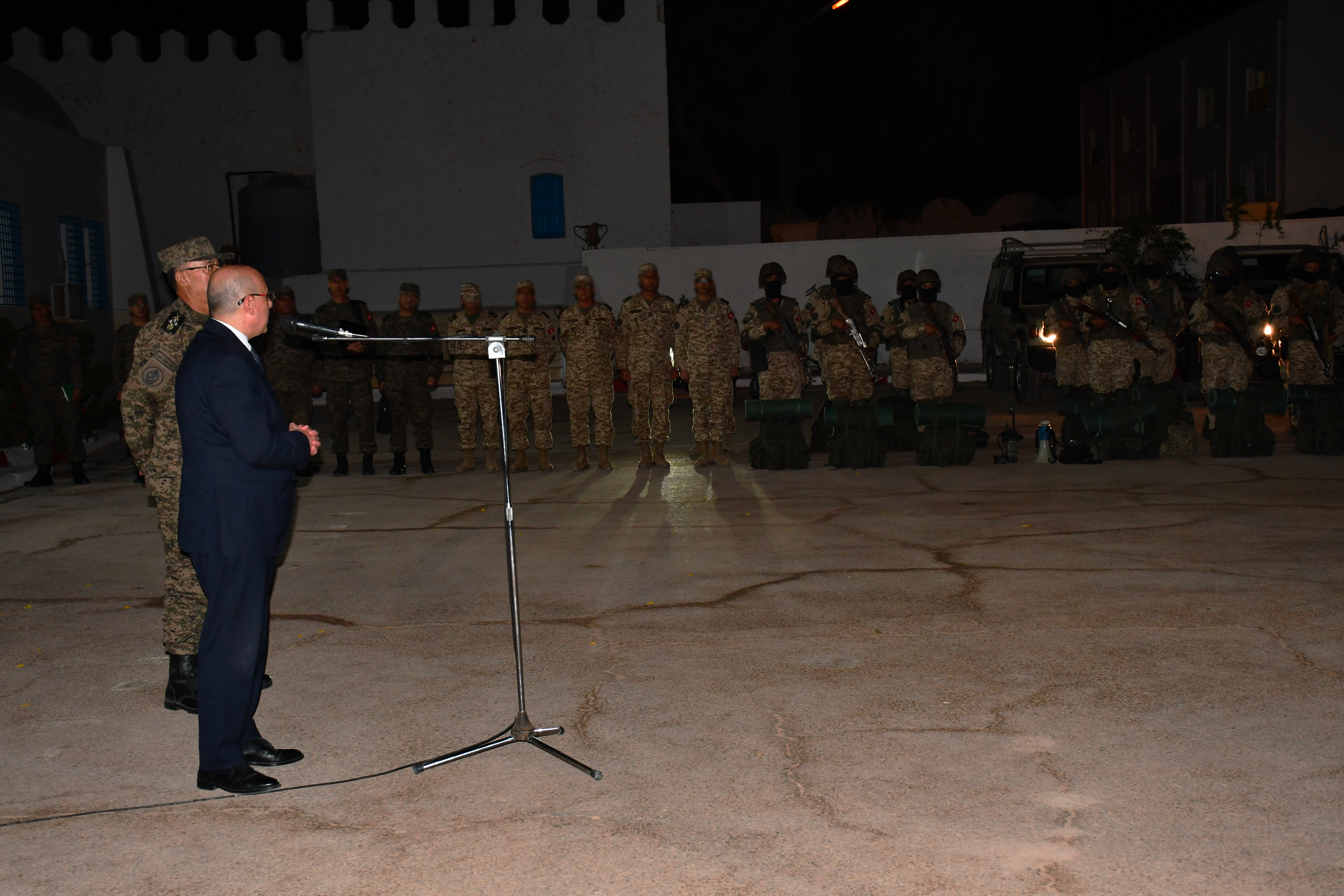 وزير الدفاع يؤدّي زيارة إلى عدد من الوحدات العسكرية بولايتي مدنين وتطاوين