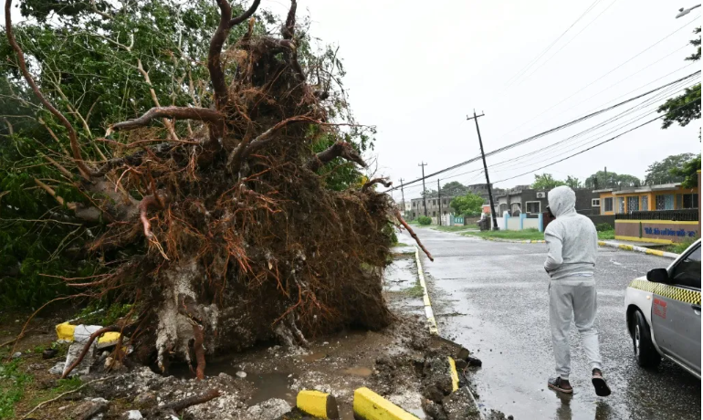 الإعصار "ميليسا" يشرد أكثر من 700 ألف شخص في كوبا