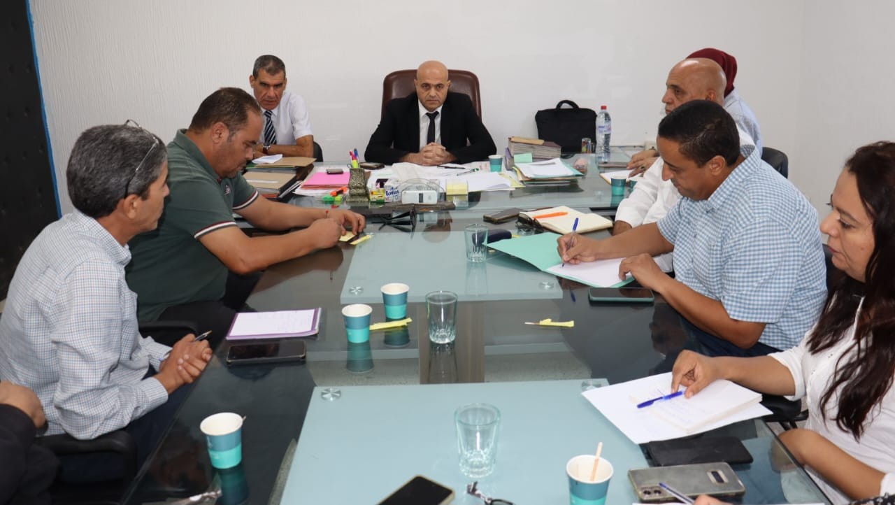 تهيئة وصيانة المسلخ البلدي و تواصل العمل للقضاء على الانتصاب الفوضوي في جلسة عمل بالقيروان