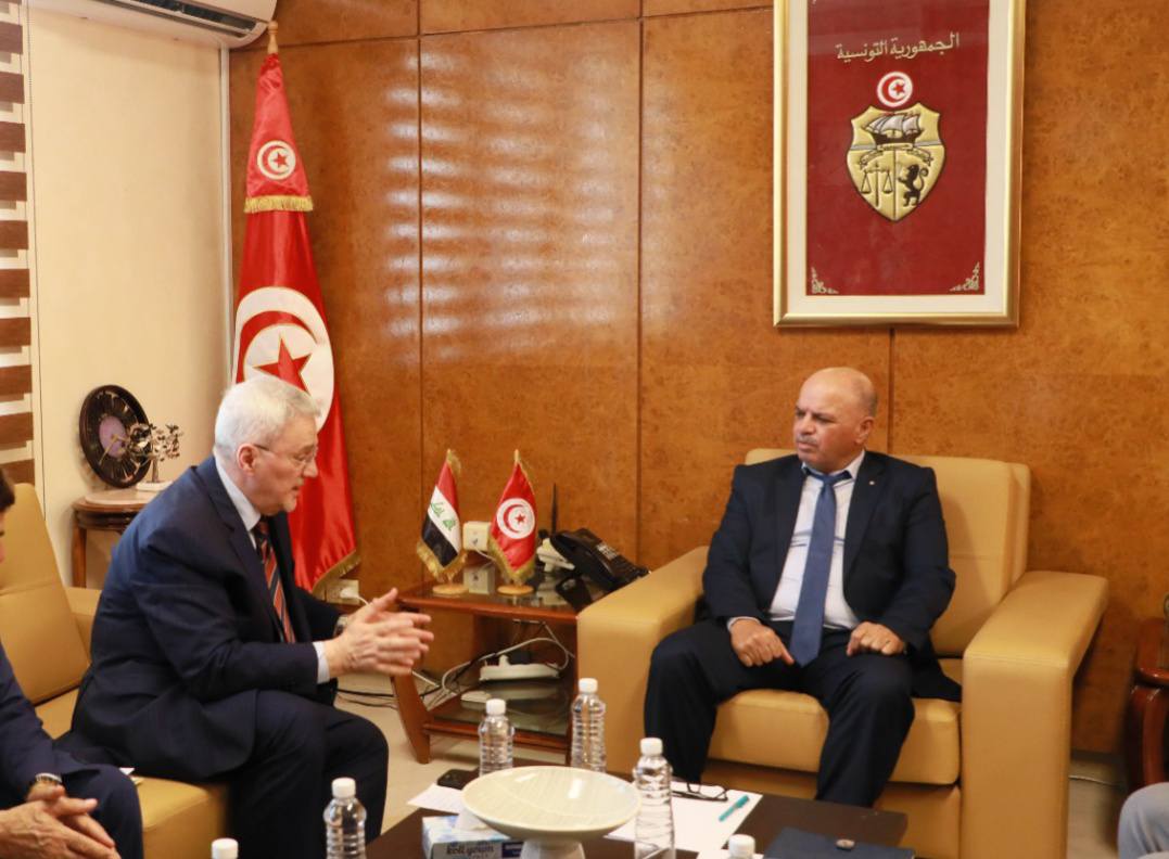 وزير النقل يتباحث مع وكيل وزارة الشؤون الخارجية العراقية سبل فتح آفاق التعاون بين البلدين في مجال الطيران المدني