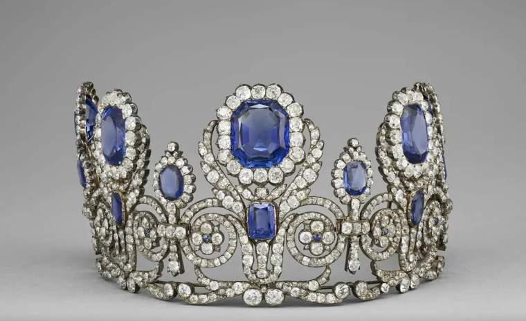 باريس: إيقاف 5 أشخاص مشتبه بهم في سرقة متحف اللوفر