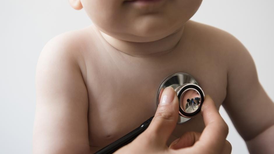 د. حكيم الغرد: أكثر من 75% من حالات الإصابة بالبرونكوليت لدى الأطفال سببها الفيروس المخلوي التنفسي