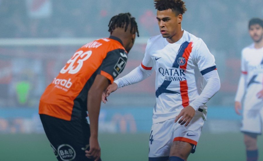 باريس سان جيرمان يعلن غياب مهاجمه الدولي دويه بسبب الإصابة