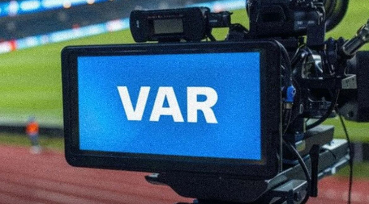 الجامعة التونسية لكرة القدم تنظم يوما اعلاميا مفتوحا حول آليــة استعمال تقنية ’’الفار’’