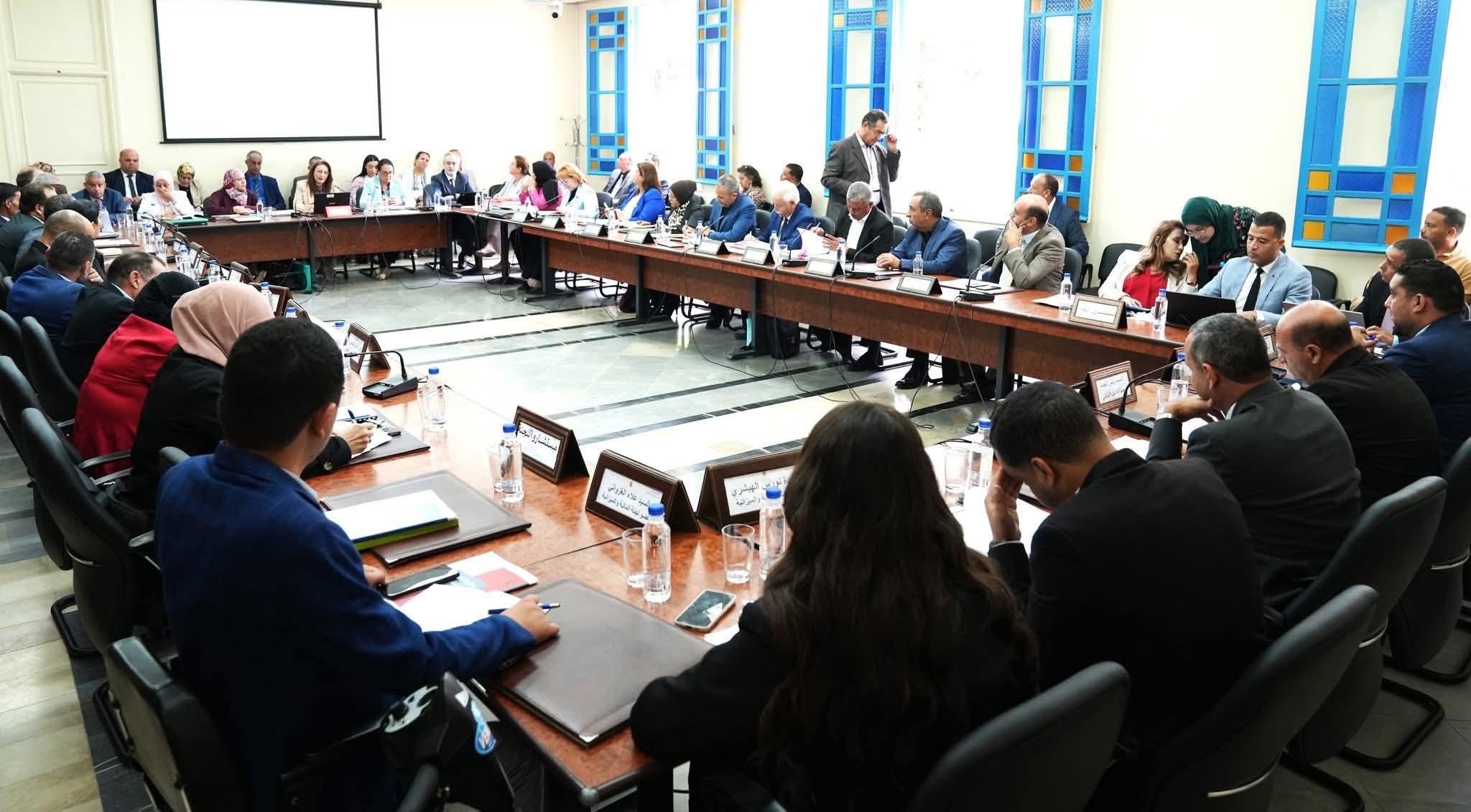 مناقشة مهمة رئاسة الحكومة أمام لجنة تنظيم الادارة وتطويرها بالبرلمان ولجنة المخططات التنموية بمجلس الجهات والأقاليم