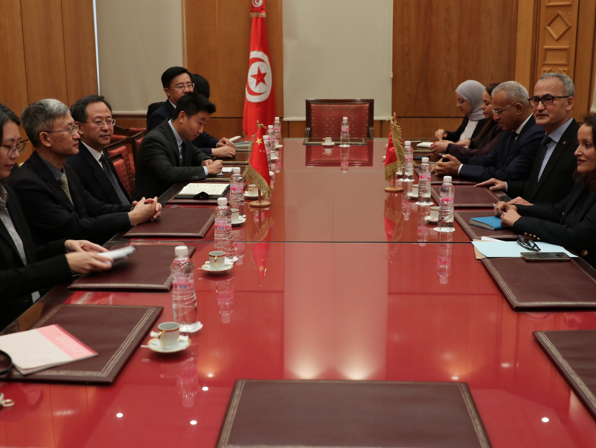 كاتب الدولة للخارجية يلتقي نائب رئيس الوكالة الصينية للتعاون الإنمائي الدولي