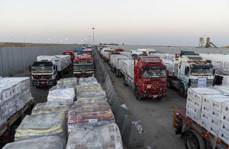 غزة: دخول 24% فقط من الشاحنات المتفق عليها منذ سريان قرار وقف إطلاق النار