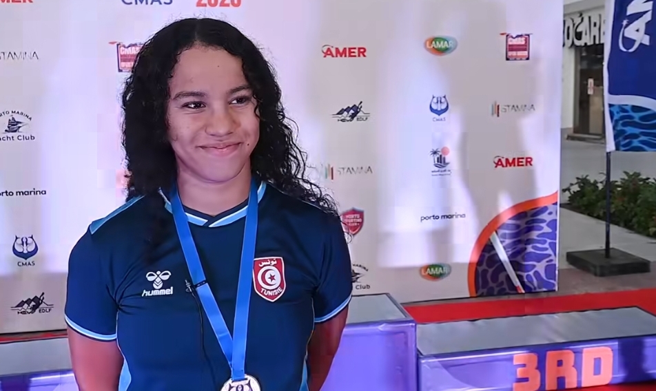 كأس العالم للسباحة بالزعانف-جولة أبو ظبي:  سارة بن احمد تحرز ذهبية سباق 400م زعانف ثنائية