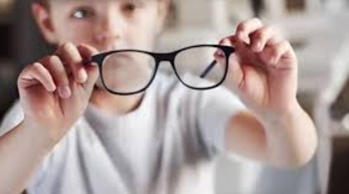 القصور : قافلة صحية في طب العيون موجهة  لتلاميد المؤسسات التربوية بمختف العمادات