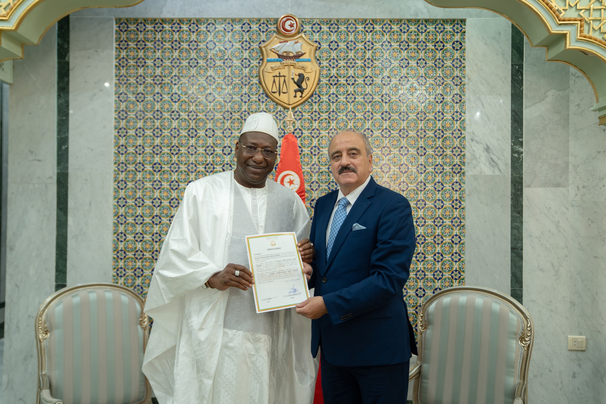 وزير الخارجية يتلقى نسخة من أوراق اعتماد سفير جمهورية غينيا الجديد لدى تونس