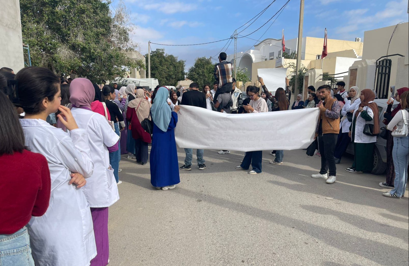 طلبة المعهد العالي للعلوم الاجتماعية والتربية بقفصة في وقفة احتجاجية