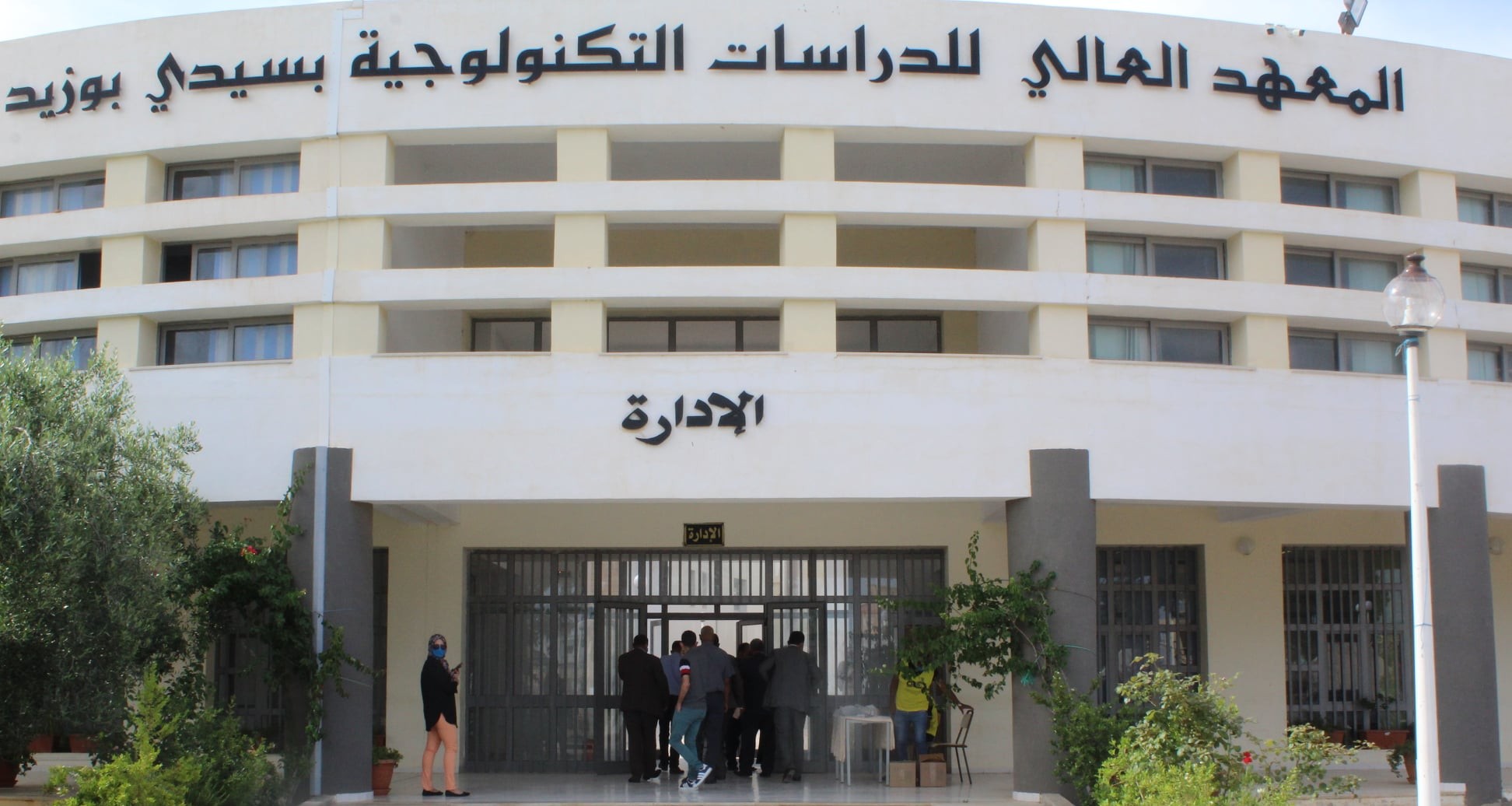 تركيز نادي البيئة بالمعهد العالي للدراسات التكنولوجية بسيدي بوزيد بهدف المحافظة على البيئة والموارد الطبيعية