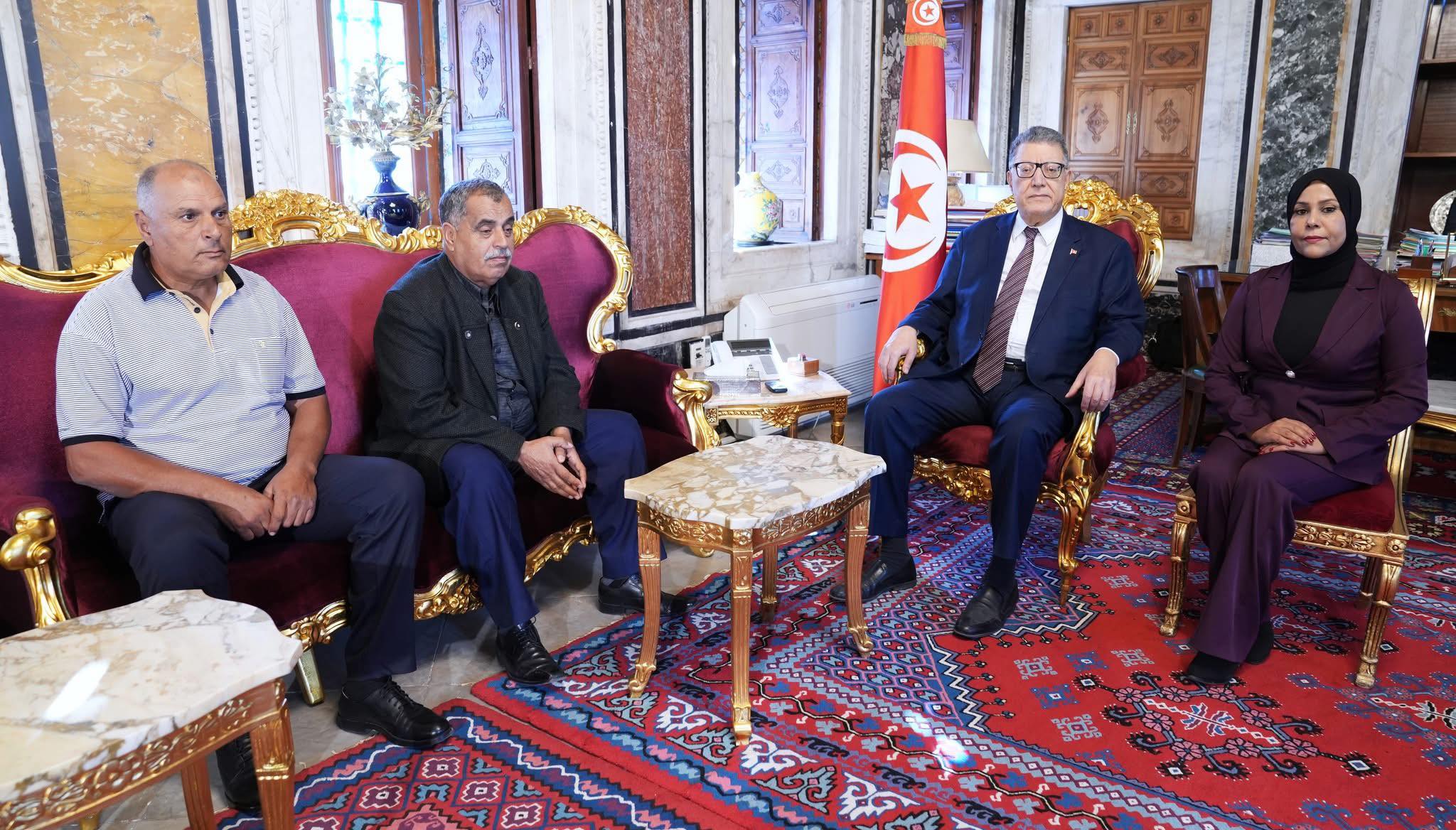 رئيس البرلمان يلتقي ممثليْن عن صغار الفلاحين من متسوّغي الأراضي الفلاحية الدولية