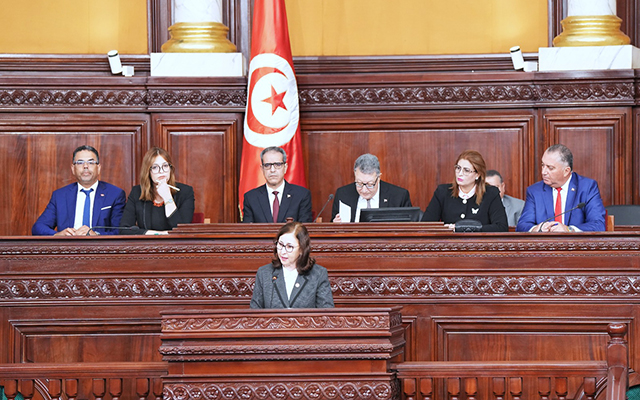 رئيسة الحكومة تؤكد إيفاء تونس بجميع إلتزاماتها الخارجية وضمان استدامة التوازنات الماليّة