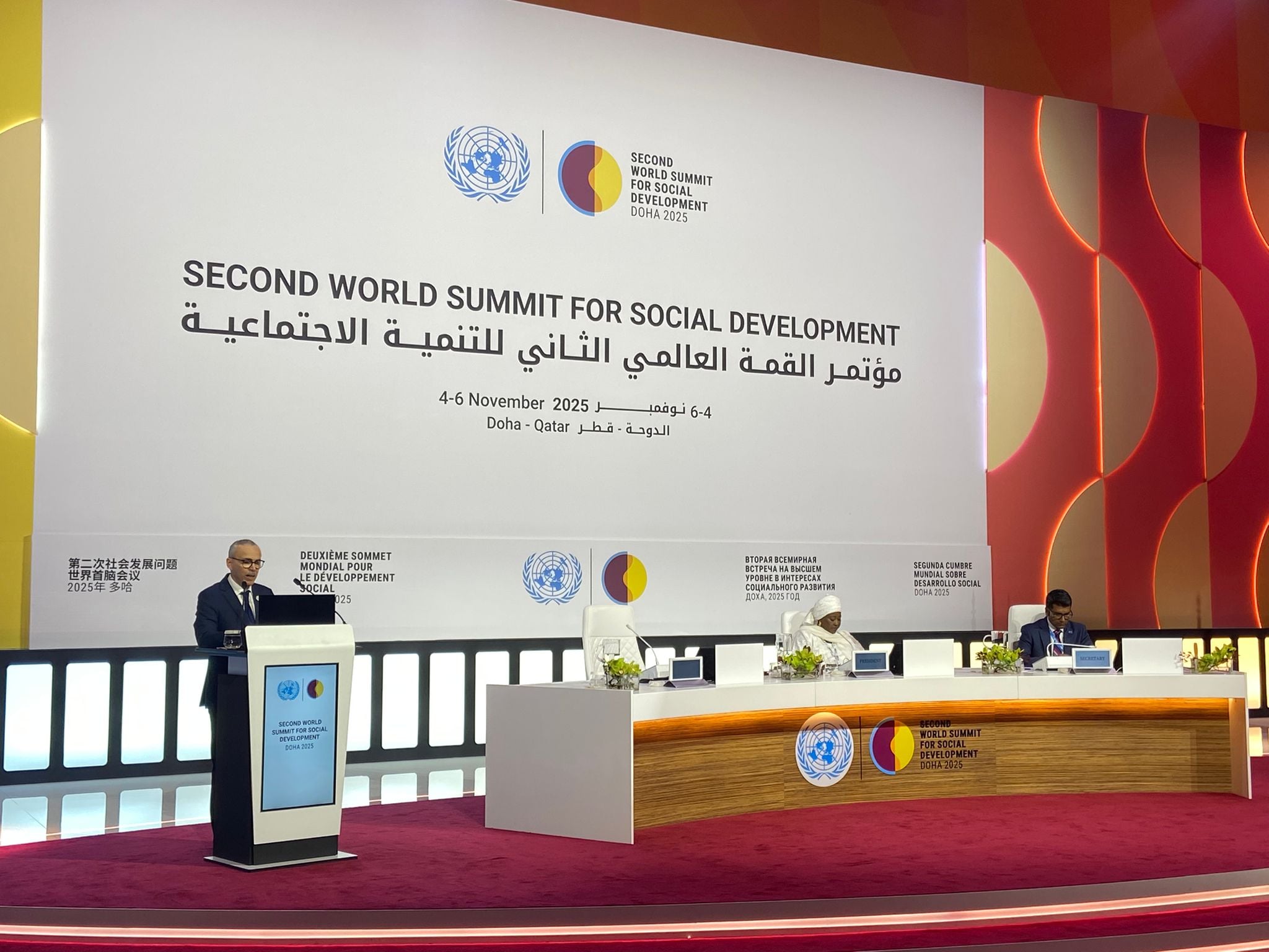 الدوحة : وزير الشؤون الاجتماعية يؤكّد على " ضرورة وضع مقاربات جديدة أكثر نجاعة من شأنها أن تحقق التوازن بين النمو الاقتصادي والتنمية الاجتماعية "