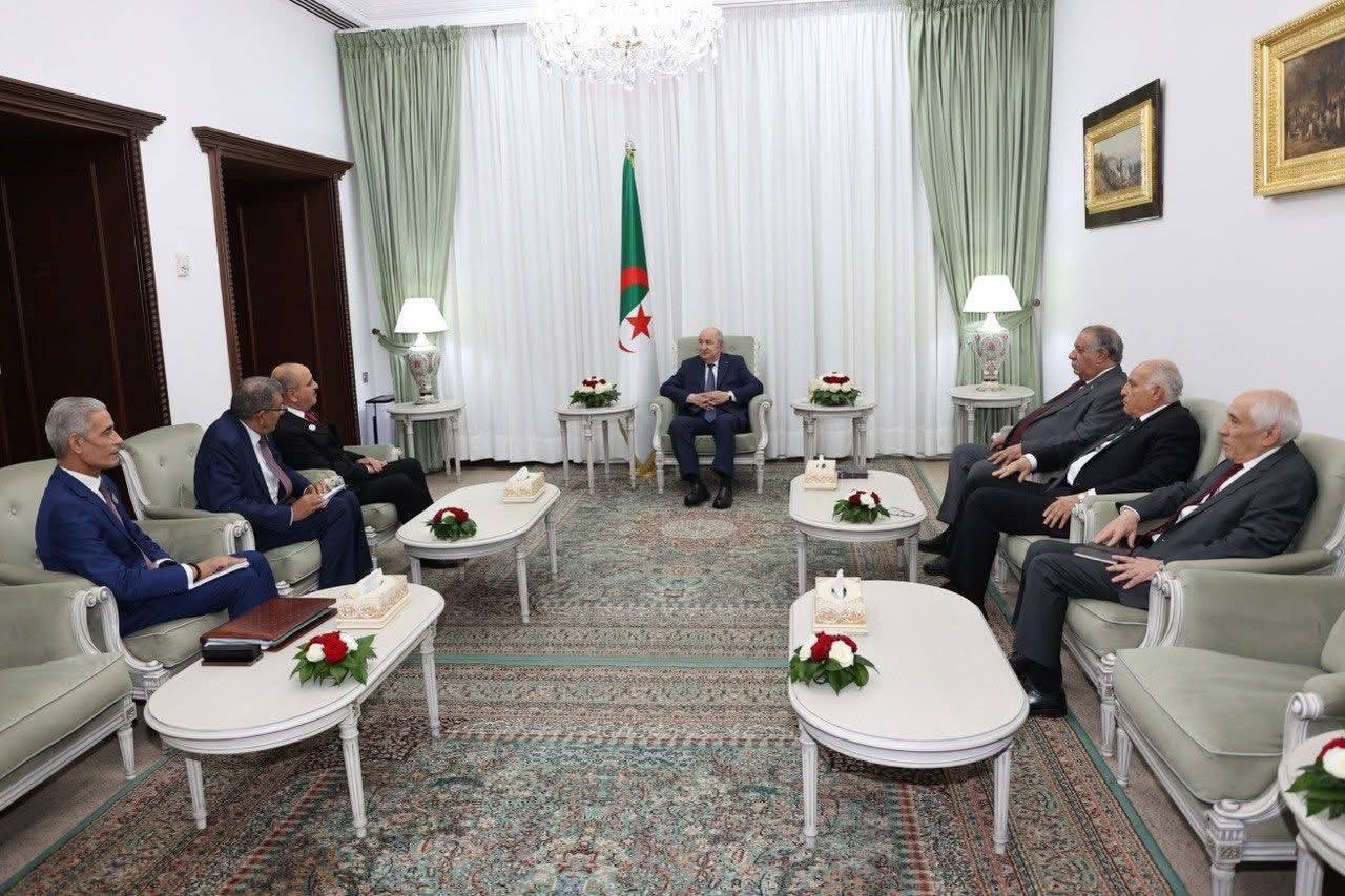 الرئيس الجزائري يستقبل وزير الشؤون الخارجية بمناسبة زيارته إلى الجزائر للمشاركة في الاجتماع التشاوري الثلاثي حول ليبيا