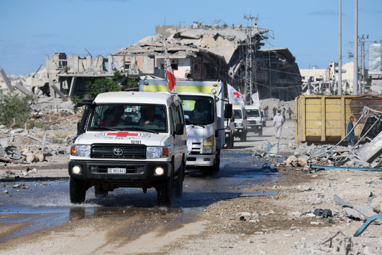 الاحتلال يُسلّم 15 جثمان شهيد من قطاع غزة