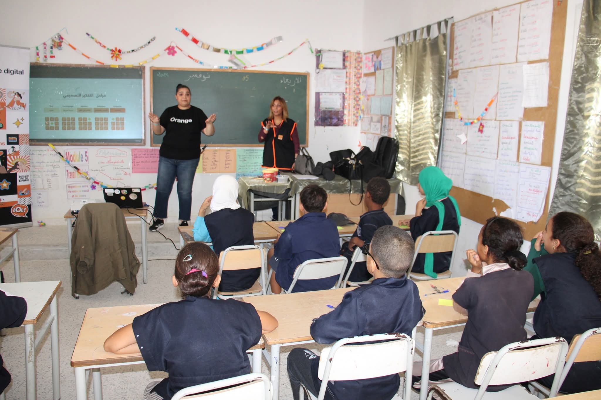 تسليم معدات رقمية لفائدة المدرستين الابتدائيتين