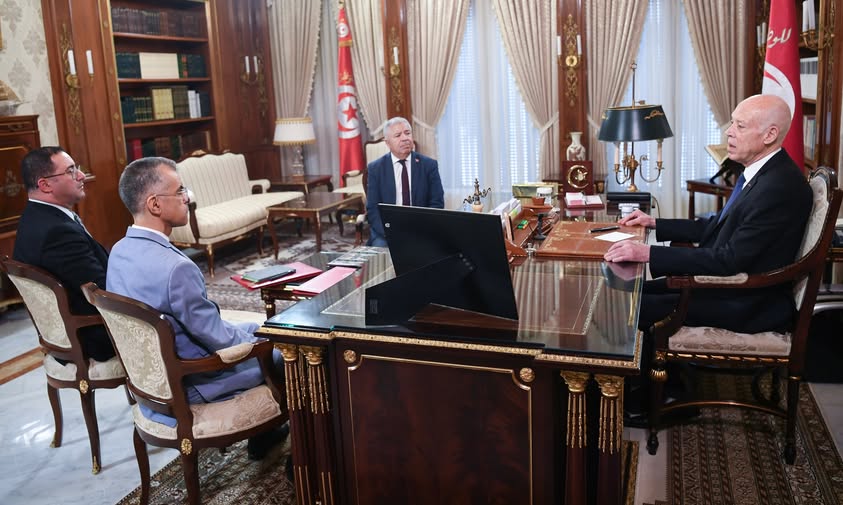 رئيس الدولة يدعو إلى تذليل الصعوبات لضمان موسم التمور والزيتون والقوارص والمنتوجات الفلاحية الأخرى