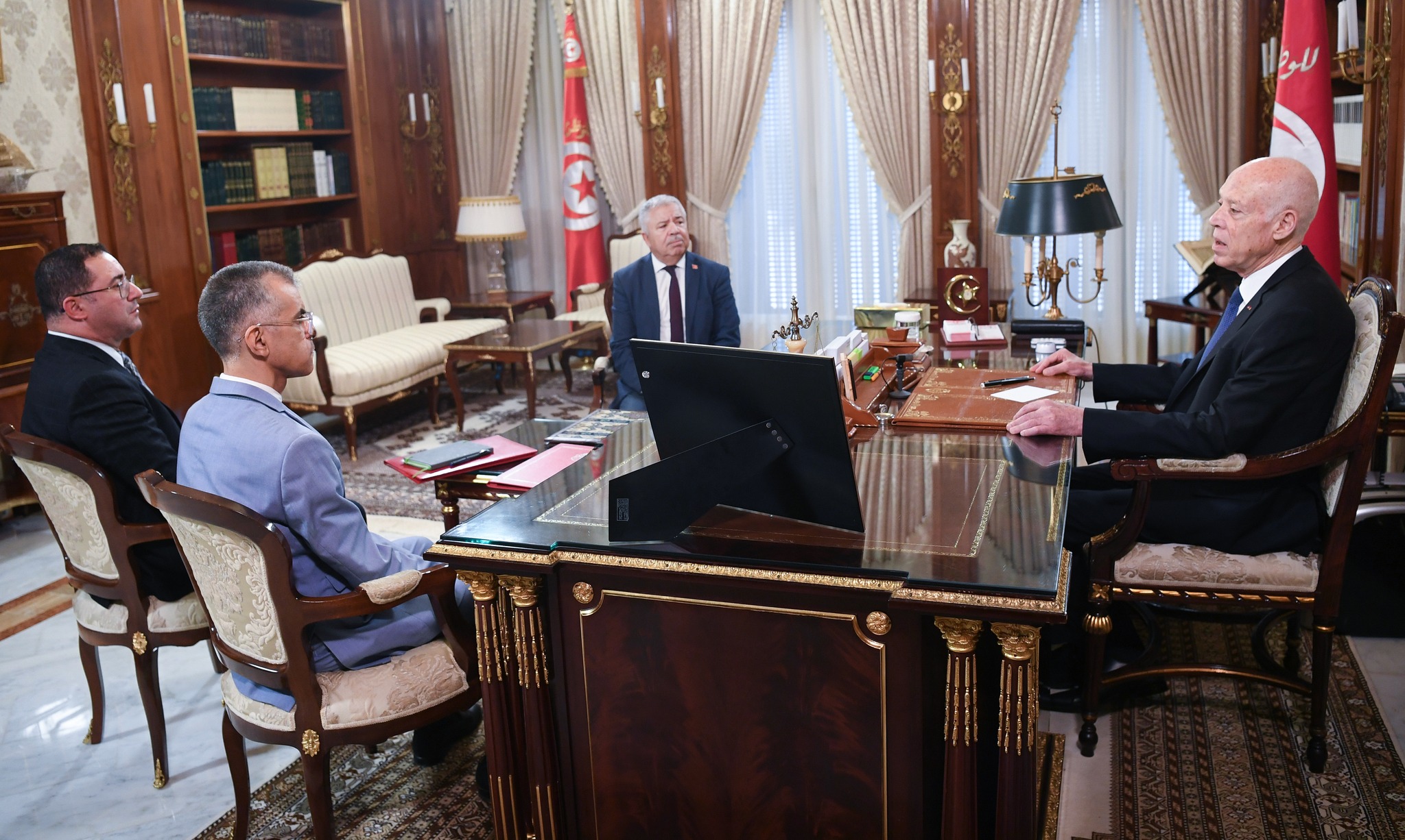 رئيس الدولة يدعو إلى تذليل الصعوبات لضمان موسم التمور والزيتون والقوارص والمنتوجات الفلاحية الأخرى