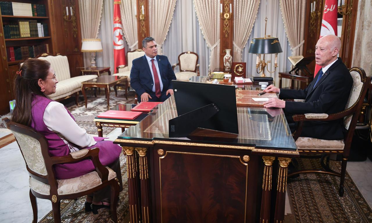 رئيس الجمهورية :لابد من تبسيط الإجراءات امام الفلاحين ،والدولة لن تتوانى عن مواجهة المُضاربين والمُحتكرين