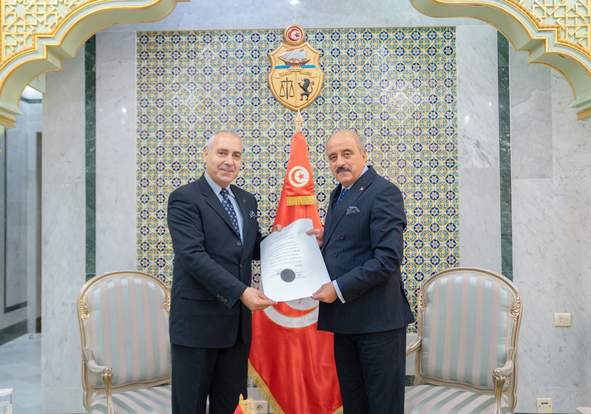 وزير الخارجية يتسلم اوراق اعتماد السفير الجديد للجمهورية اللبنانية بتونس.