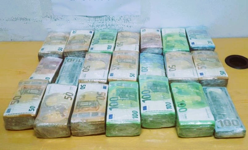 معبر رأس جدير: احباط محاولة تهريب مبلغ من العملة الأجنبية بقيمة تناهز 1.5 مليون دينار