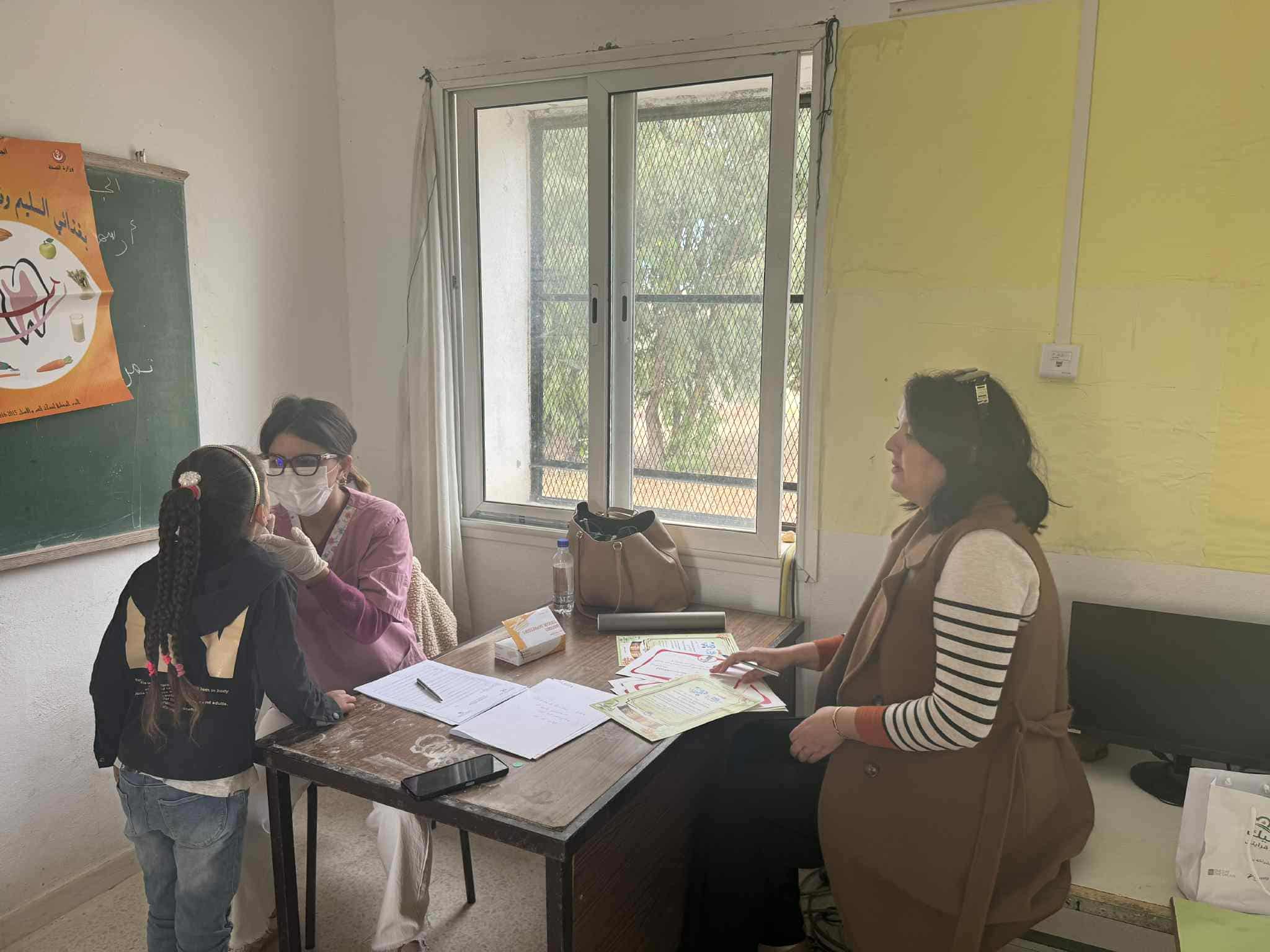 نبر: تأمين عيادات طبية لتقصّي ضعف البصر ومراقبة صحة الفم والأسنان لفائدة التلاميذ