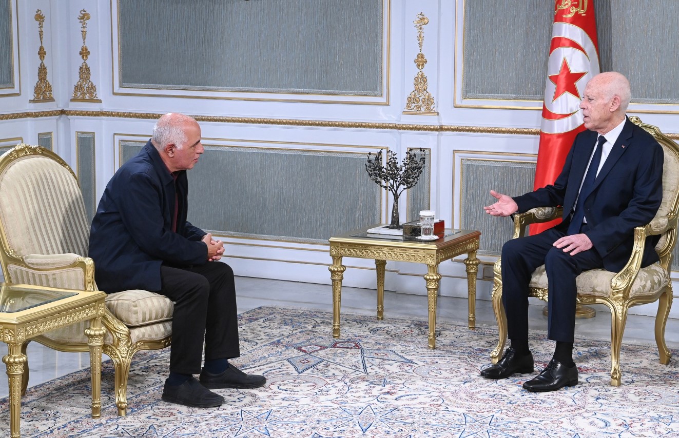 رئيس الجمهوريّة يكلف المهندس التونسي علي بن حمّود بتشكيل فريق عمل لإيجاد حلول عاجلة للوضع البيئي في قابس