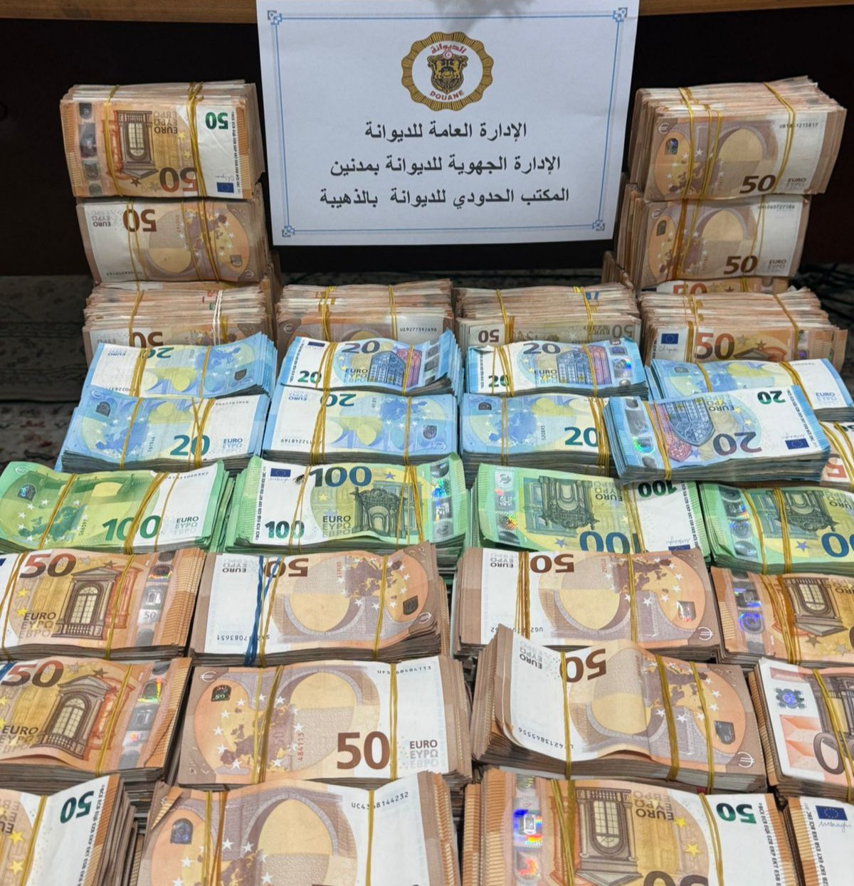 احباط محاولة تهريب مبلغ من العملة الأجنبية بقيمة تفوق 3 مليون دينار.