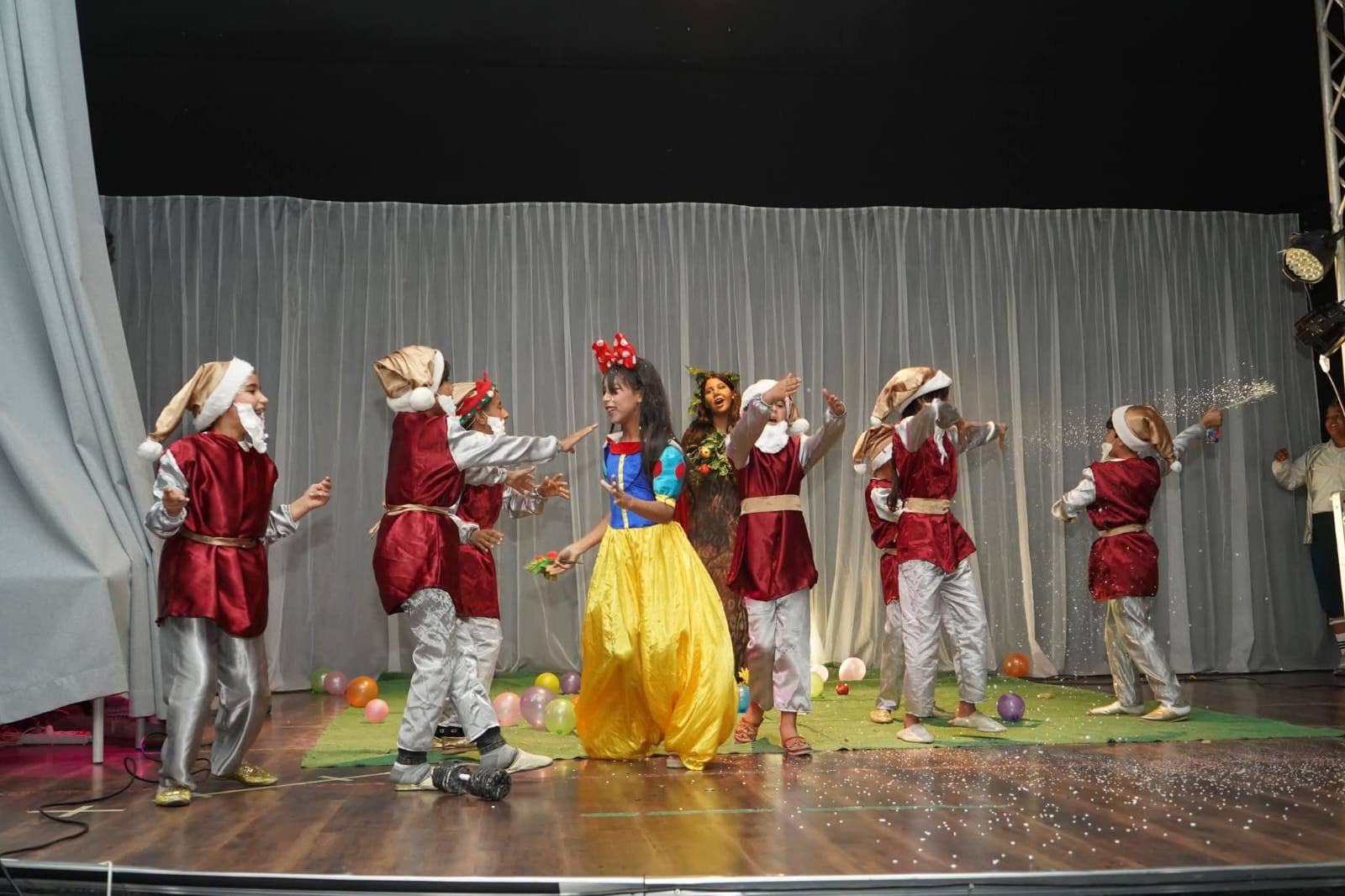 وزارة التربية تتوج الفائزين بجوائز الملتقى الوطني للمسرح بالمدارس الابتدائية