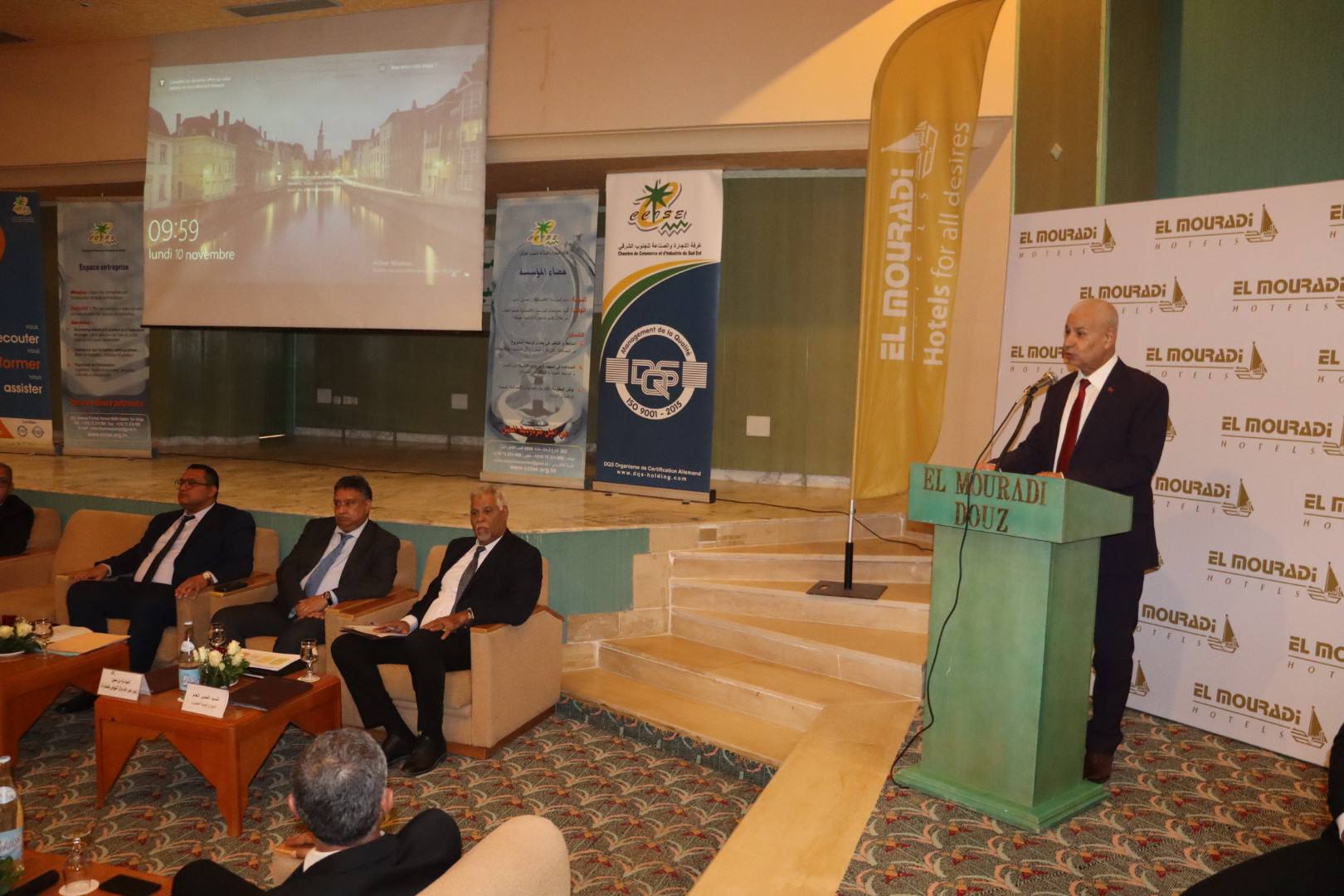 قبلي : وزير التّجارة وتنمية الصّادرات يشرف على الندوة الإقليمية حول ترويج التمور وزيت الزيتون بالإقليم الخامس