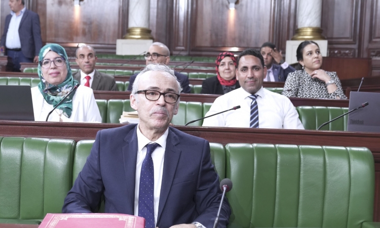 وزيرالشؤون الاجتماعية يؤكد ان الزيادة في الأجور ضمن مشروع قانون المالية تم وفق الإجراءات القانونية. 