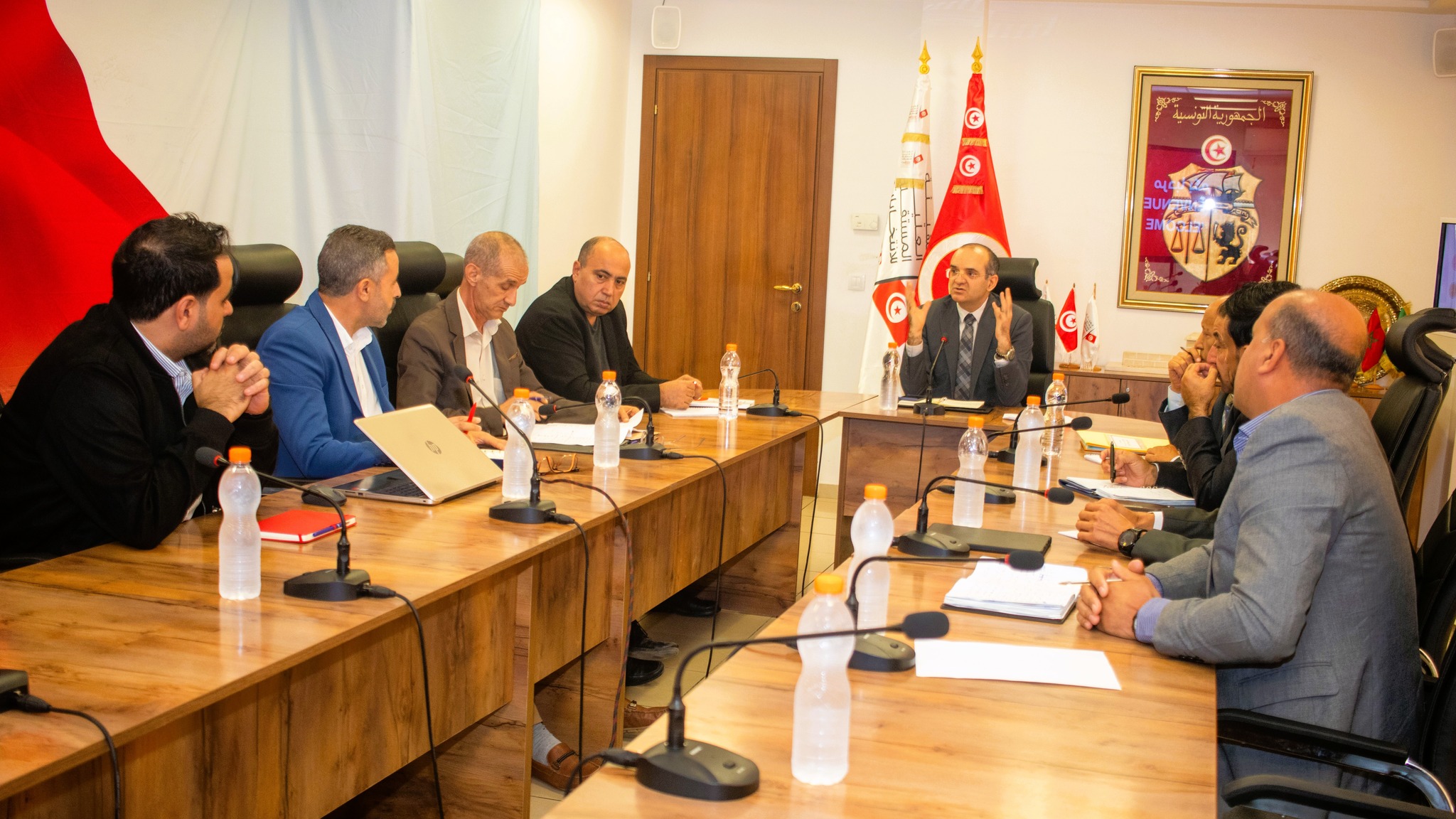 جلسة عمل حول مشروع إحداث مركز نداء قار بالهيئة العليا المستقلة للانتخابات