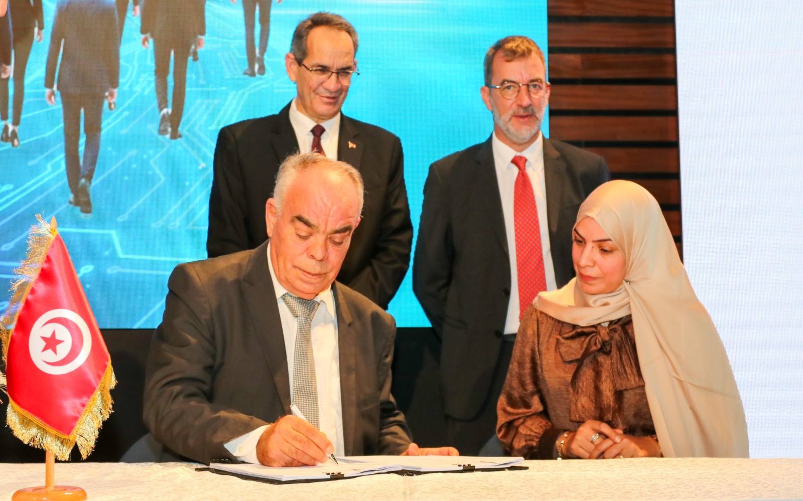 وزير التعليم العالي والبحث العلمي يشرف على حفل توقيع اتّفاقيات Mobidoc Green Post Doc