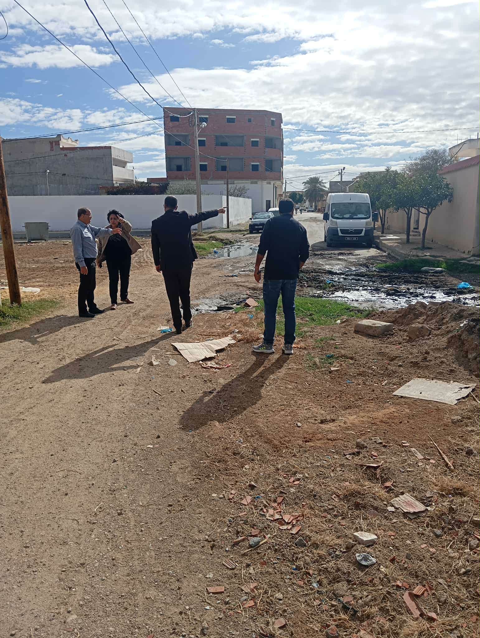 تكرار فيضان البالوعات بنهج صدربعل و حنبعل بزاوية قنطش، المواطن يتذمر و متابعة ميدانية لايجاد حلول