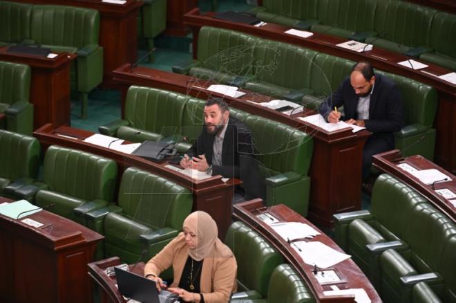 نواب المجلسين يشددون خلال جلسة مشتركة على ضرورة إجراء مسح شامل ودقيق لأملاك الدولة واسترجاع الأراضي التي تم الاستيلاء عليها