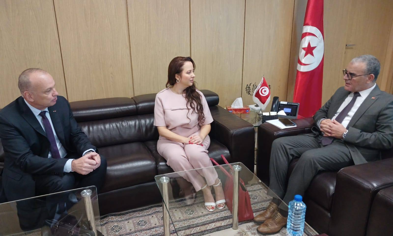 وزير الإقتصاد ورئيسة المجمع التونسي لصناعة مكونات الطائرات يتباحثان حول آفاق القطاع في تونس