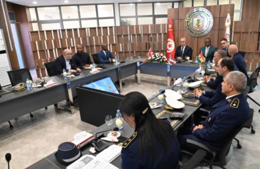  مدير الحماية المدنية بجمهورية غانا يُؤدي زيارة إلى الديوان الوطني للحماية المدنية