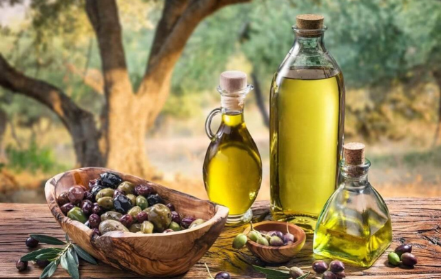 خبيرة في تذوّق زيت الزيتون :  لون الزيت لا علاقة له بالجودة 