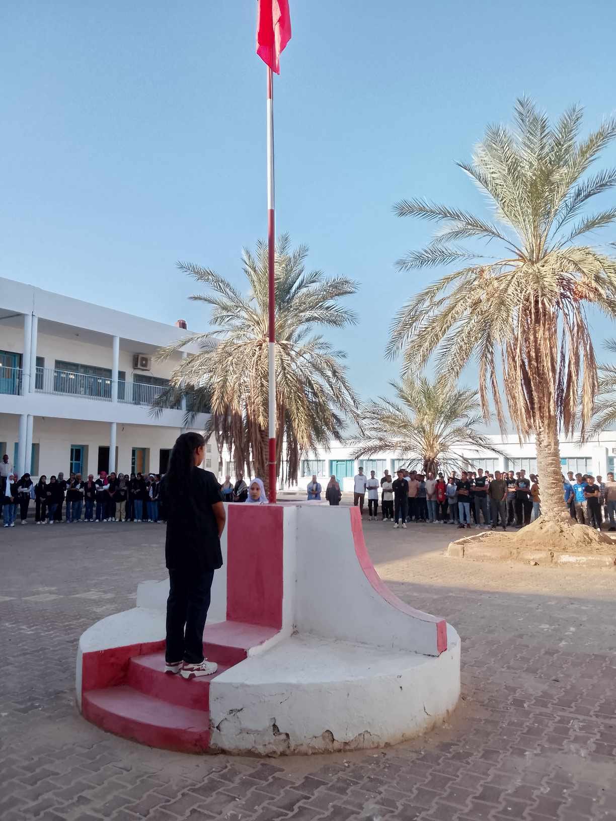 قبلي: المؤسسة التونسية للأنشطة البترولية تزوّد المعهد الثانوي بالفوار بوحدات لإنتاج مياه الشرب والتبريد في مشروع بيئي مبتكر