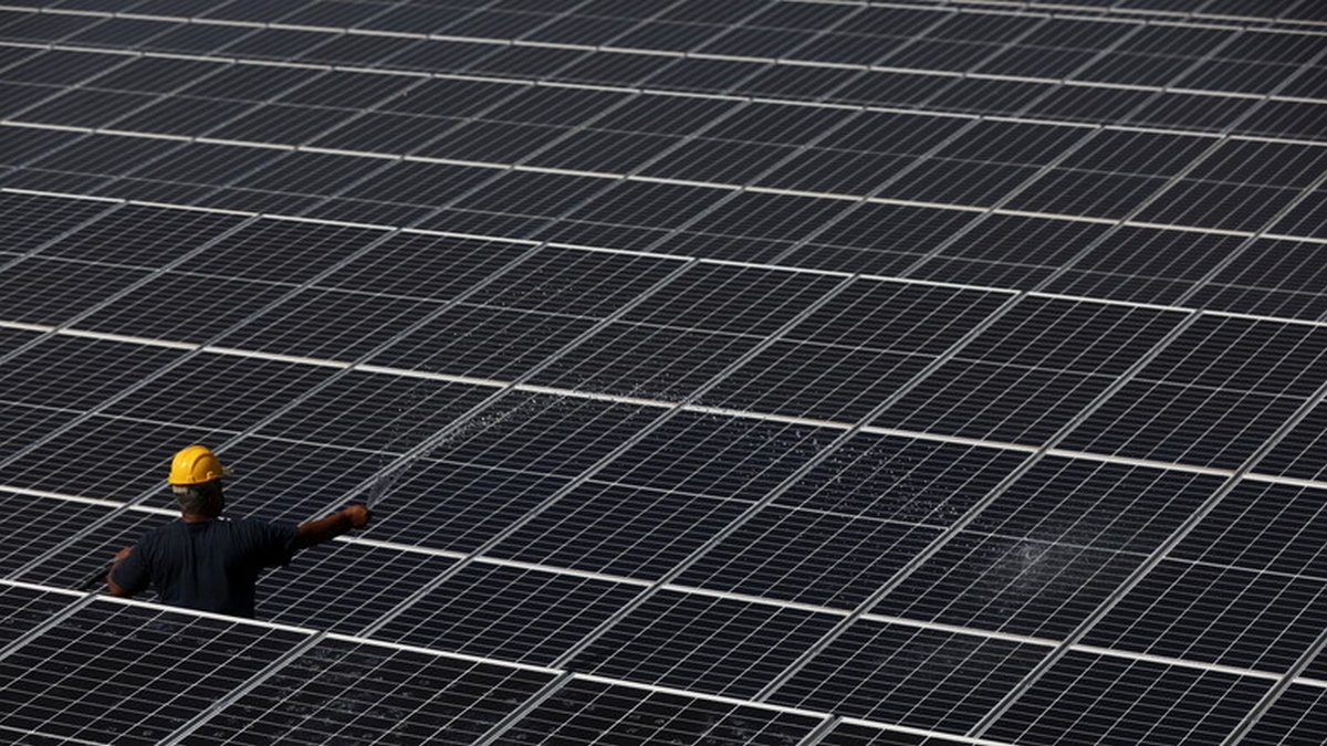 مصنعو اللاقطات الشمسية يؤكدون ان استمرار سياسة الامتيازات للمورّدين سيُضعف قدرة المؤسسات التونسية على الاستثمار والتشغيل