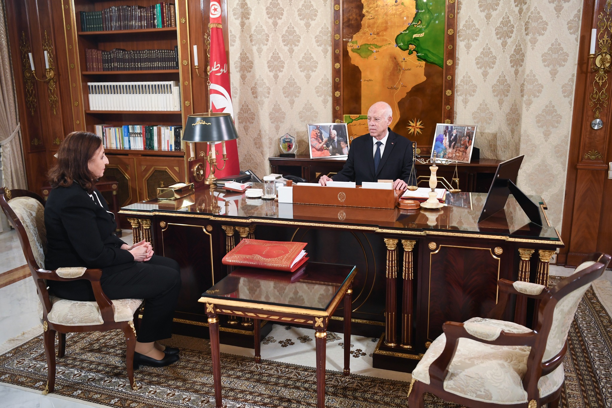 رئيس الدّولة : لابد من التناغم التامّ في عمل الفريق الحكومي، وعديد المسؤولين لم يستوعبوا المرحلة التي تعيشها تونس