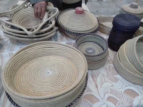 زغوان: نساء من جرادو تمتهن صناعة الأواني والمفروشات من نبتة الحلفاء.