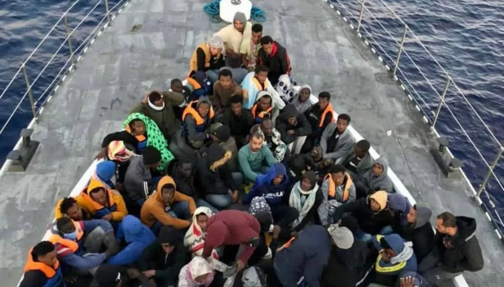 غرق 4 أشخاص في انقلاب قاربي مهاجرين قبالة سواحل ليبيا