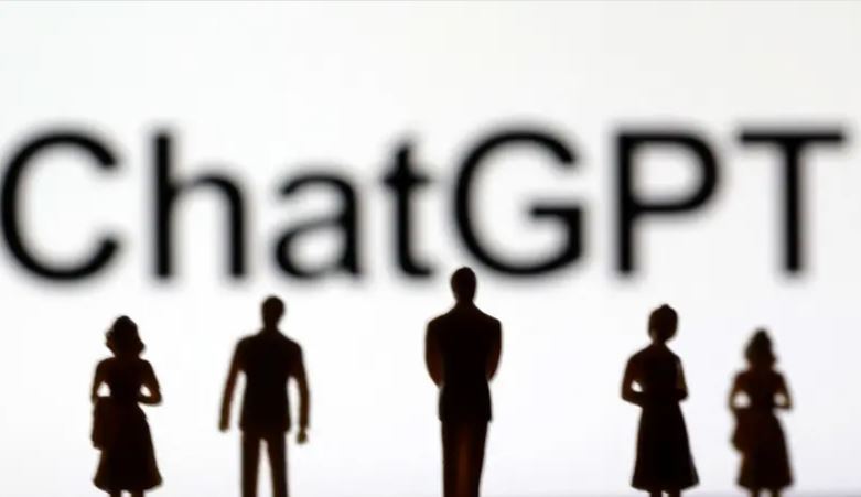 شات جي بي تي يدخل عالم المحادثات الجماعية لأول مرة