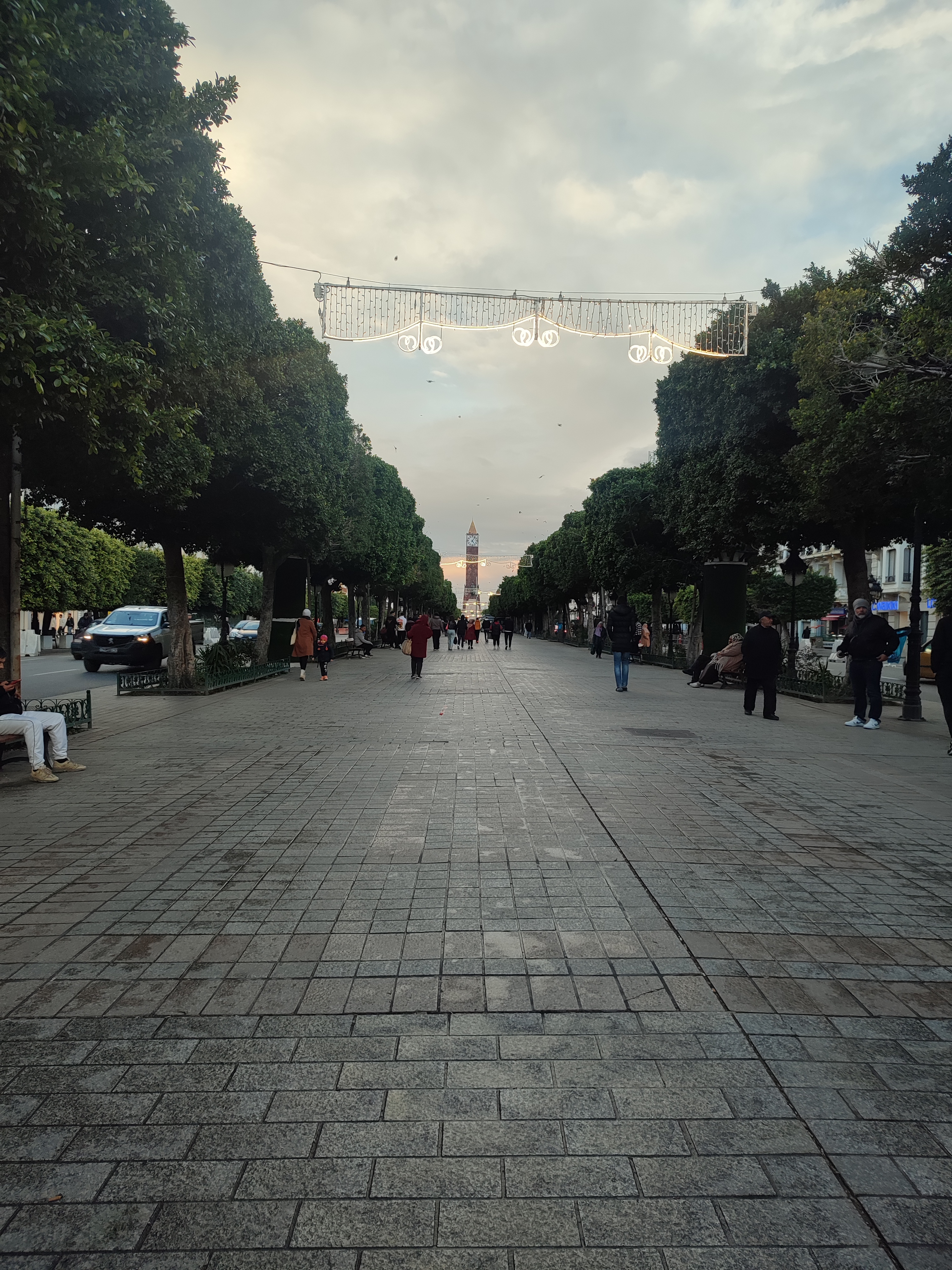 Ciel partiellement nuageux sur la plupart des régions